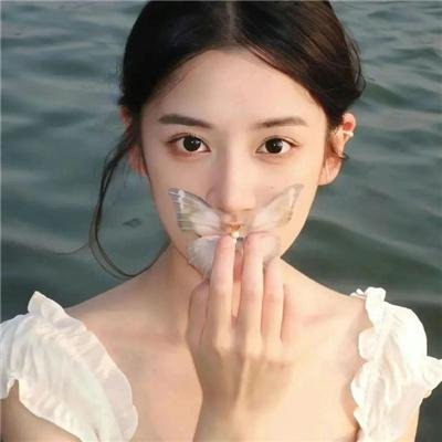 不可爱的她